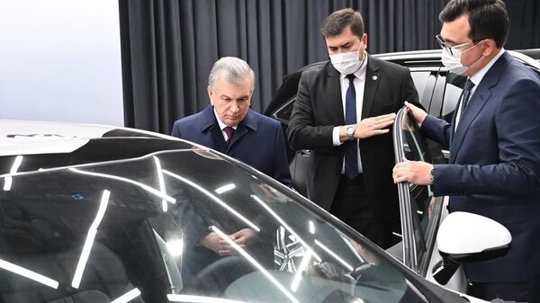 Prezident Shavkat Mirziyoyev oznakomilsya s texnologicheskim protsessom na zavode ADM Jizzakh - Sputnik O‘zbekiston