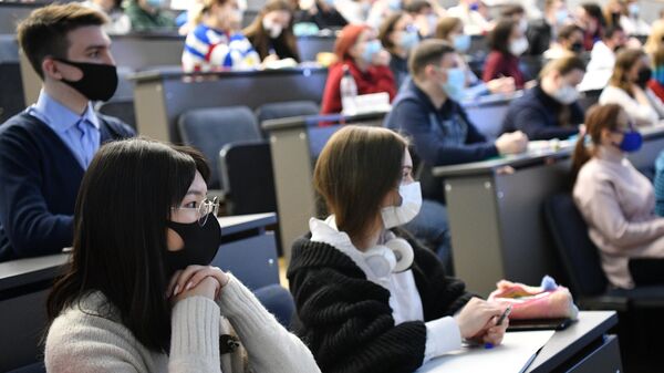 Studenti Natsionalnogo issledovatelskogo texnologicheskogo universiteta MISiS na leksii.  - Sputnik O‘zbekiston
