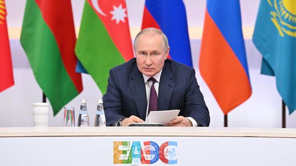 Prezident RF V. Putin provel vstrechu s glavami pravitelstv, uchastvuyushix v zasedaniyax YeMPS i soveta glav pravitelstv SNG - Sputnik O‘zbekiston