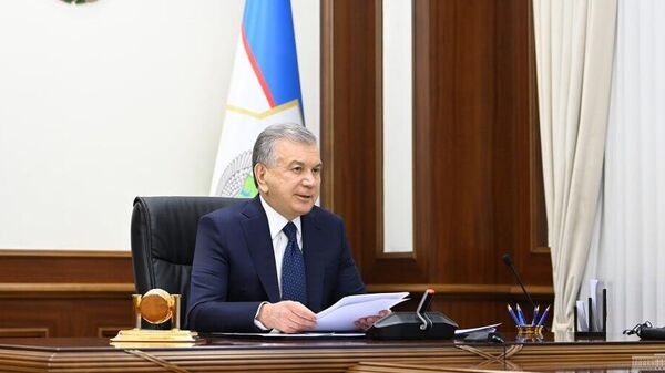 Шавкат Мирзиёев проводит совещание по вопросам реализации проектов, реализуемых в сфере гидроэнергетики, и подготовки энергосистемы к осенне-зимнему сезону . - Sputnik Узбекистан