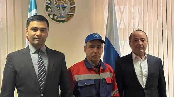 Генкольсульство Узбекистана вручил Олимджону Ибрагимову памятные подарки - Sputnik Ўзбекистон