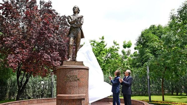 Toshkentda Botir Zokirov haykali ochildi - Sputnik O‘zbekiston