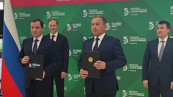 Torjestvennaya seremoniya podpisaniya soglasheniy s uchastiyem Pervogo zamestitelya Predsedatelya Pravitelstva Rossiyskoy Federatsii Denisa Manturova i Zamestitelya Premyer-ministra Respubliki Uzbekistan Jamshida Xodjayeva. - Sputnik O‘zbekiston