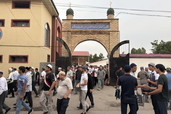  В мечетях Узбекистана состоялся праздничный намаз в честь Курбан хайита. - Sputnik Узбекистан