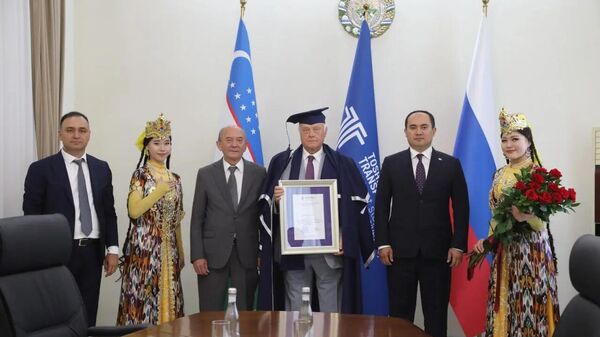 Professoru Moskovskogo gosudarstvennogo universiteta prisvoyeno zvanie Pochetniy professor - Sputnik O‘zbekiston