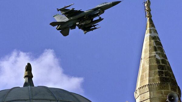 Amerikanskiy F-16 nad tureskoy aviabazoy Indjirlik. - Sputnik O‘zbekiston